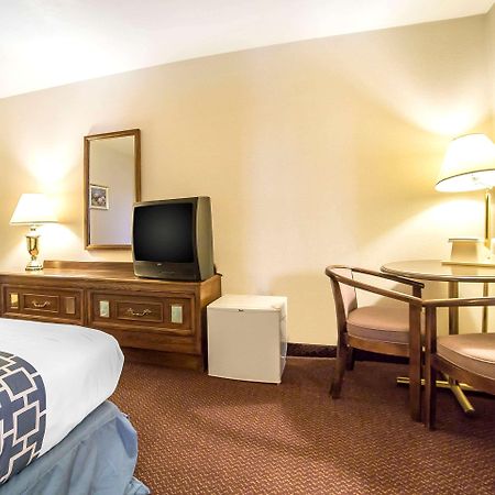 Econo Lodge Inn & Suites Санди Екстериор снимка