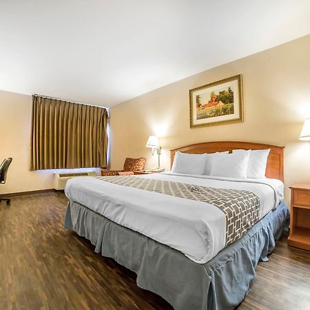 Econo Lodge Inn & Suites Санди Екстериор снимка