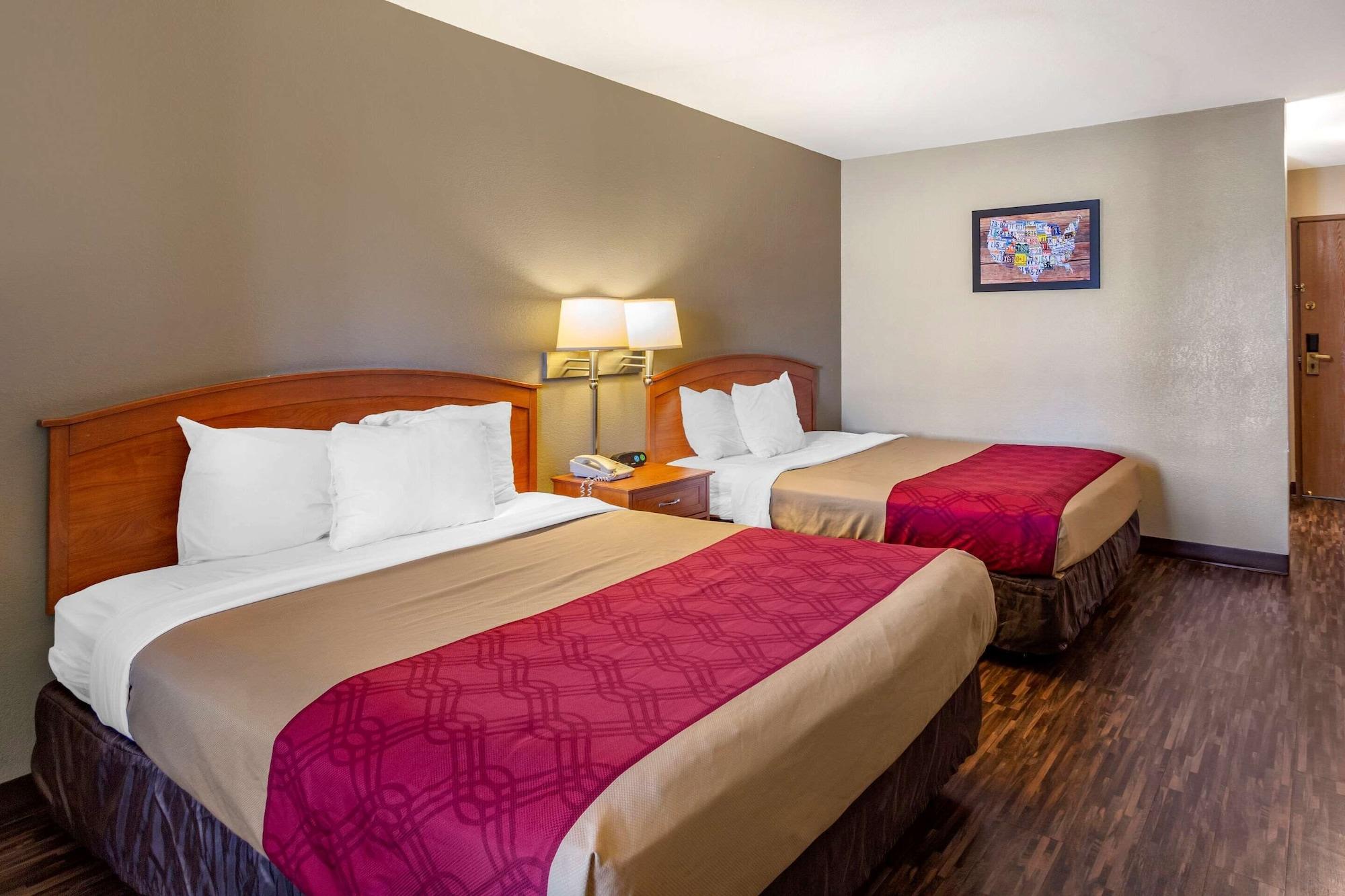 Econo Lodge Inn & Suites Санди Екстериор снимка