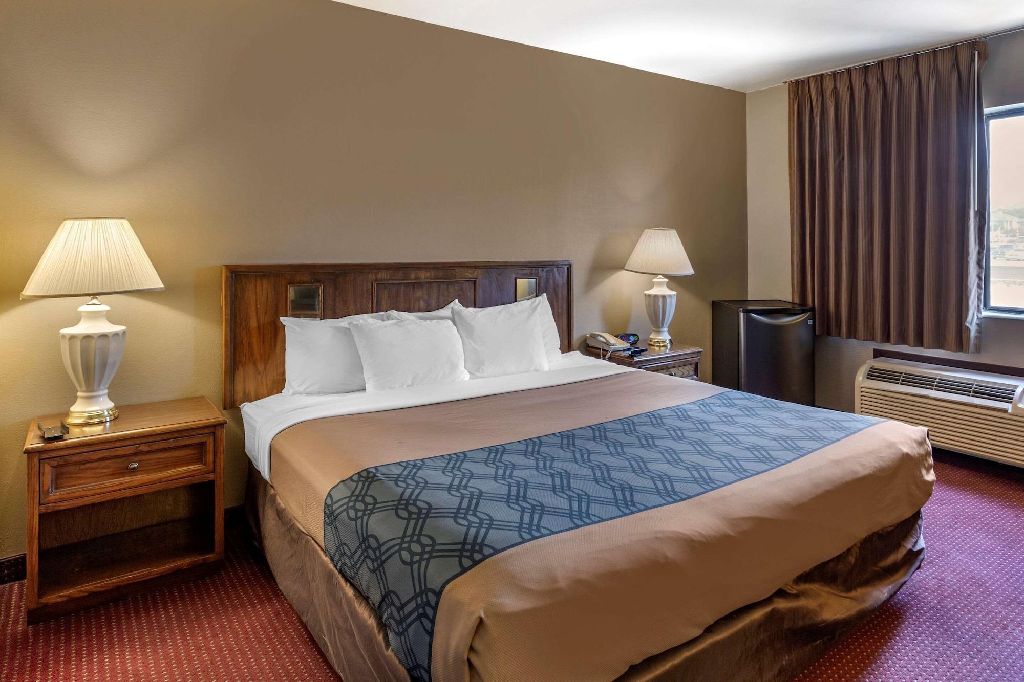 Econo Lodge Inn & Suites Санди Екстериор снимка