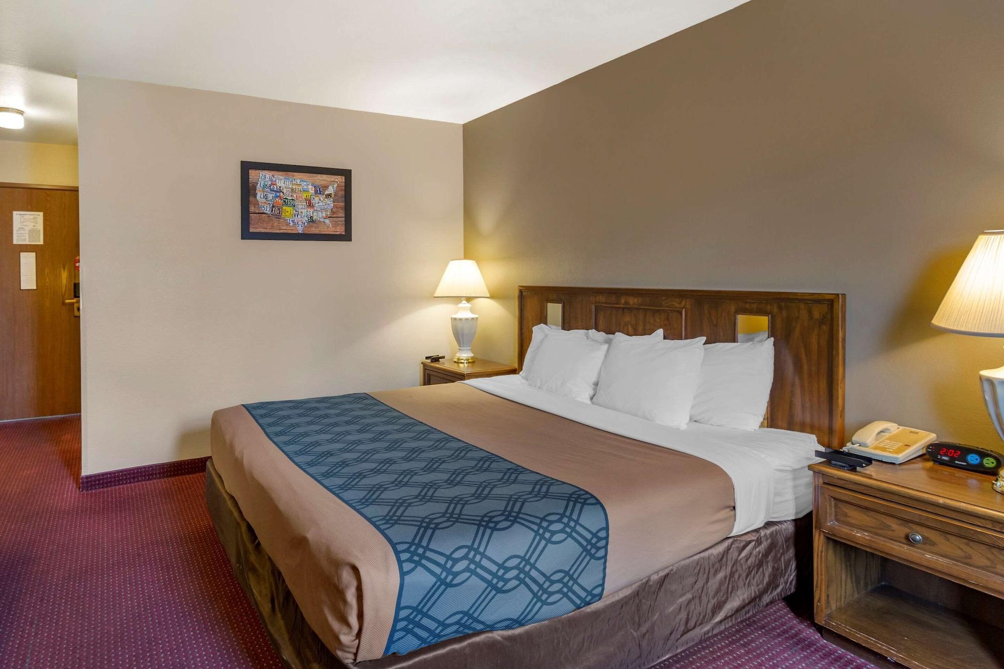 Econo Lodge Inn & Suites Санди Екстериор снимка