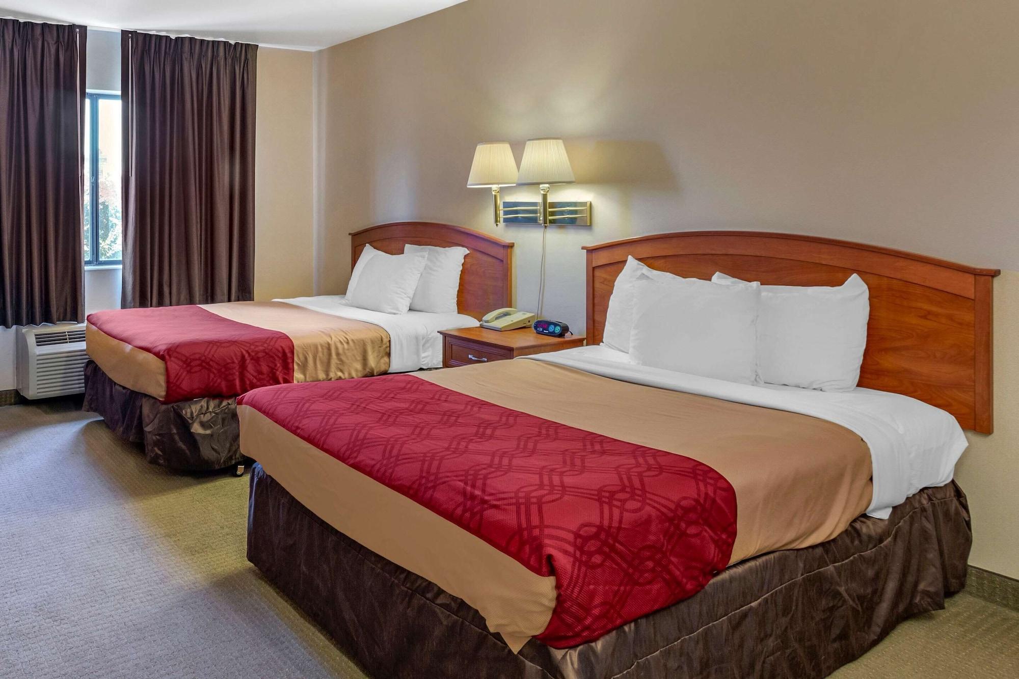 Econo Lodge Inn & Suites Санди Екстериор снимка