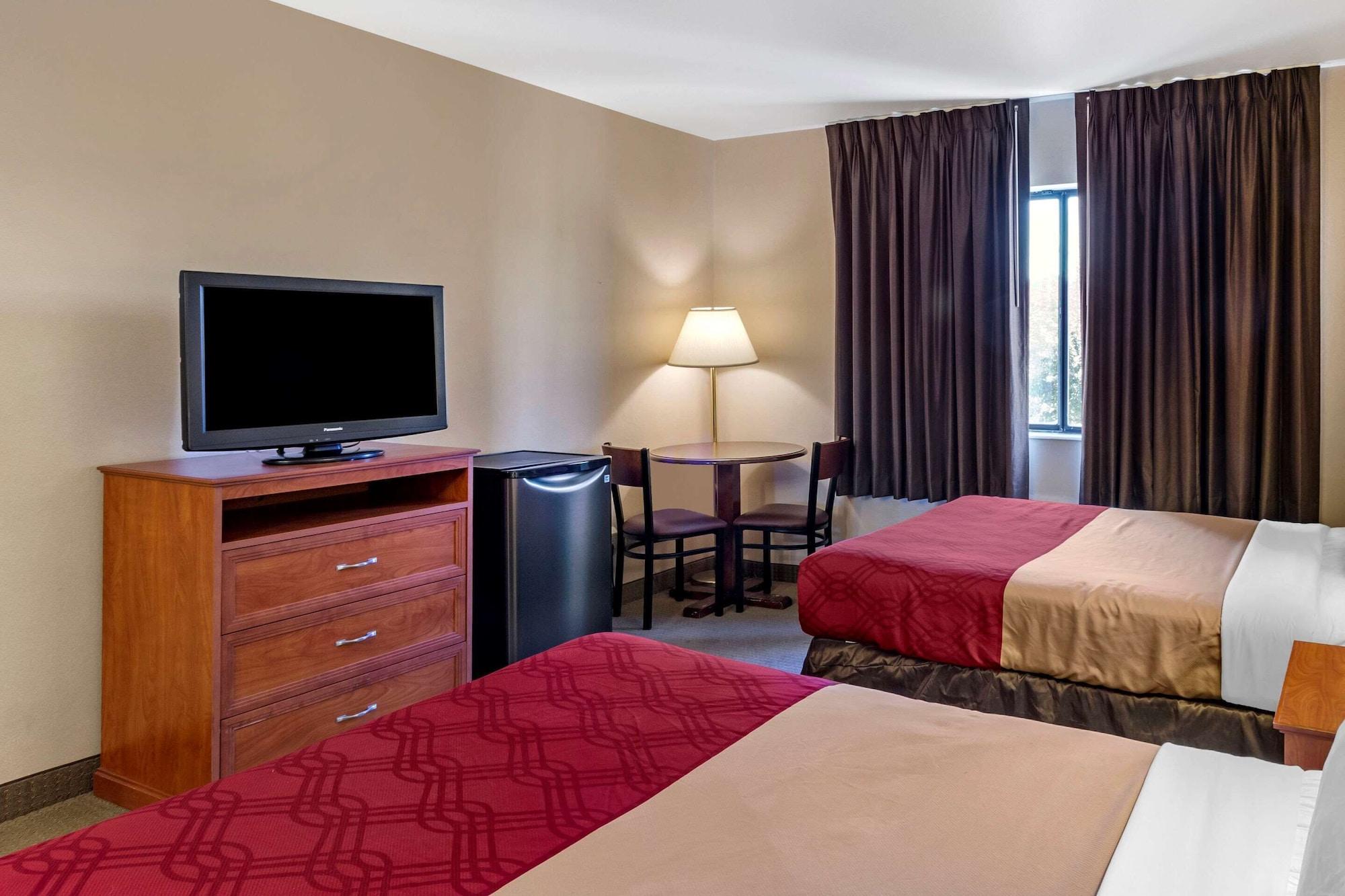 Econo Lodge Inn & Suites Санди Екстериор снимка
