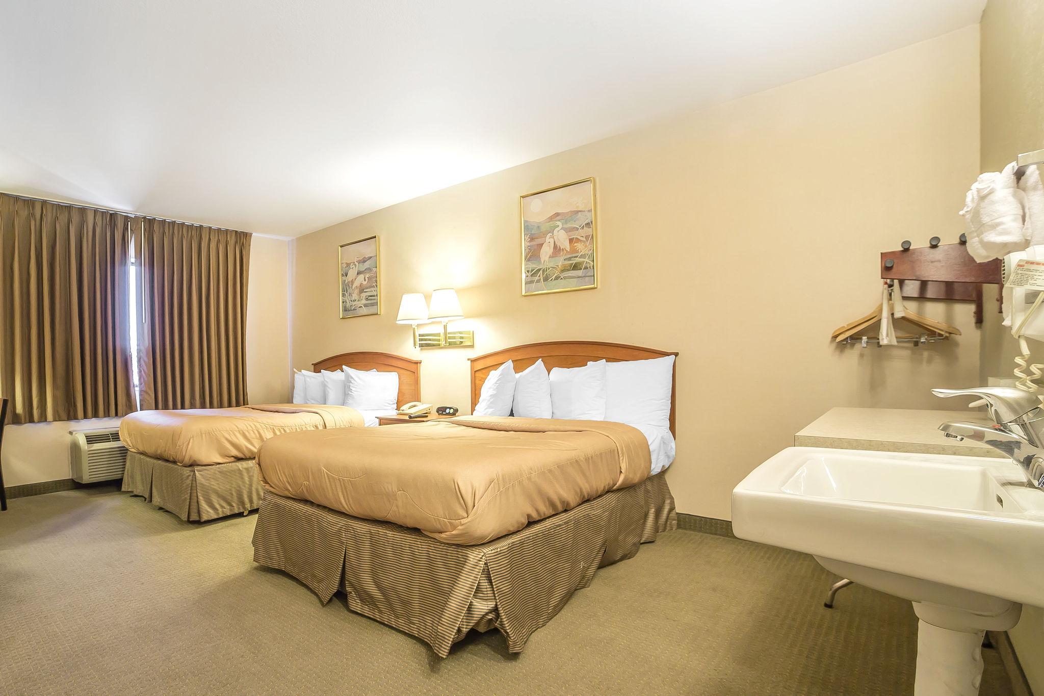 Econo Lodge Inn & Suites Санди Екстериор снимка