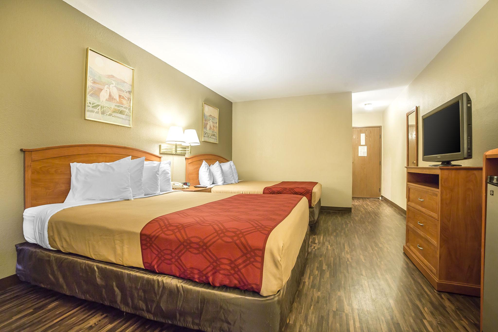 Econo Lodge Inn & Suites Санди Екстериор снимка
