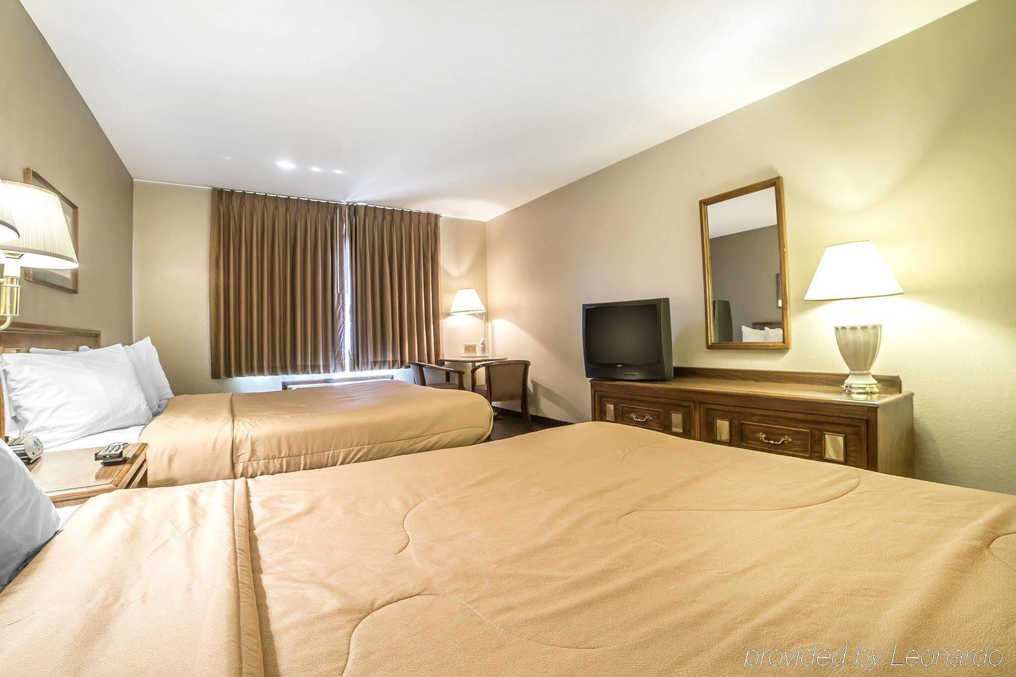 Econo Lodge Inn & Suites Санди Екстериор снимка