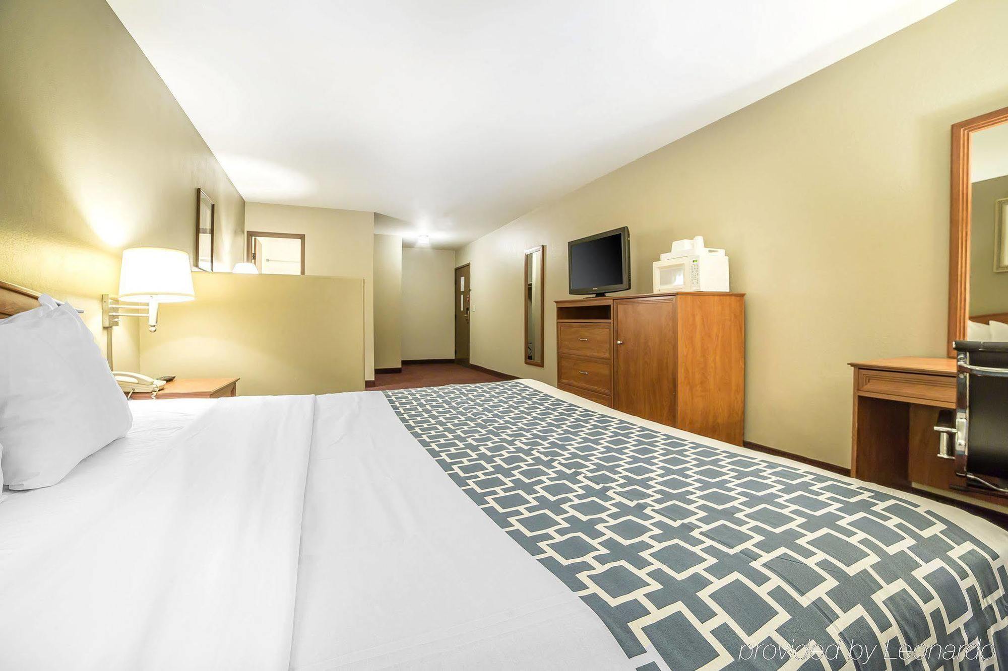 Econo Lodge Inn & Suites Санди Екстериор снимка