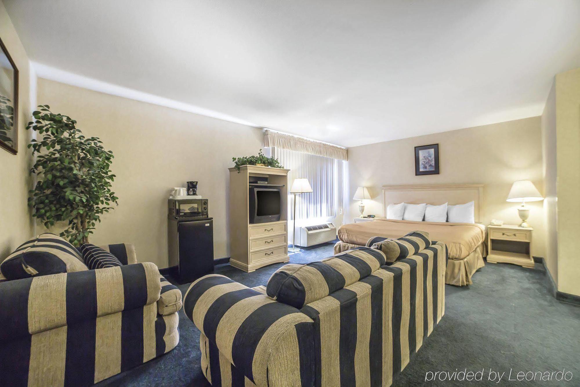 Econo Lodge Inn & Suites Санди Екстериор снимка