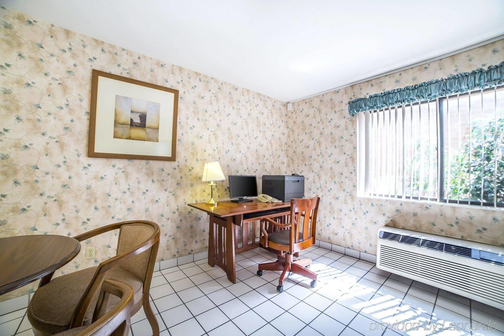 Econo Lodge Inn & Suites Санди Екстериор снимка