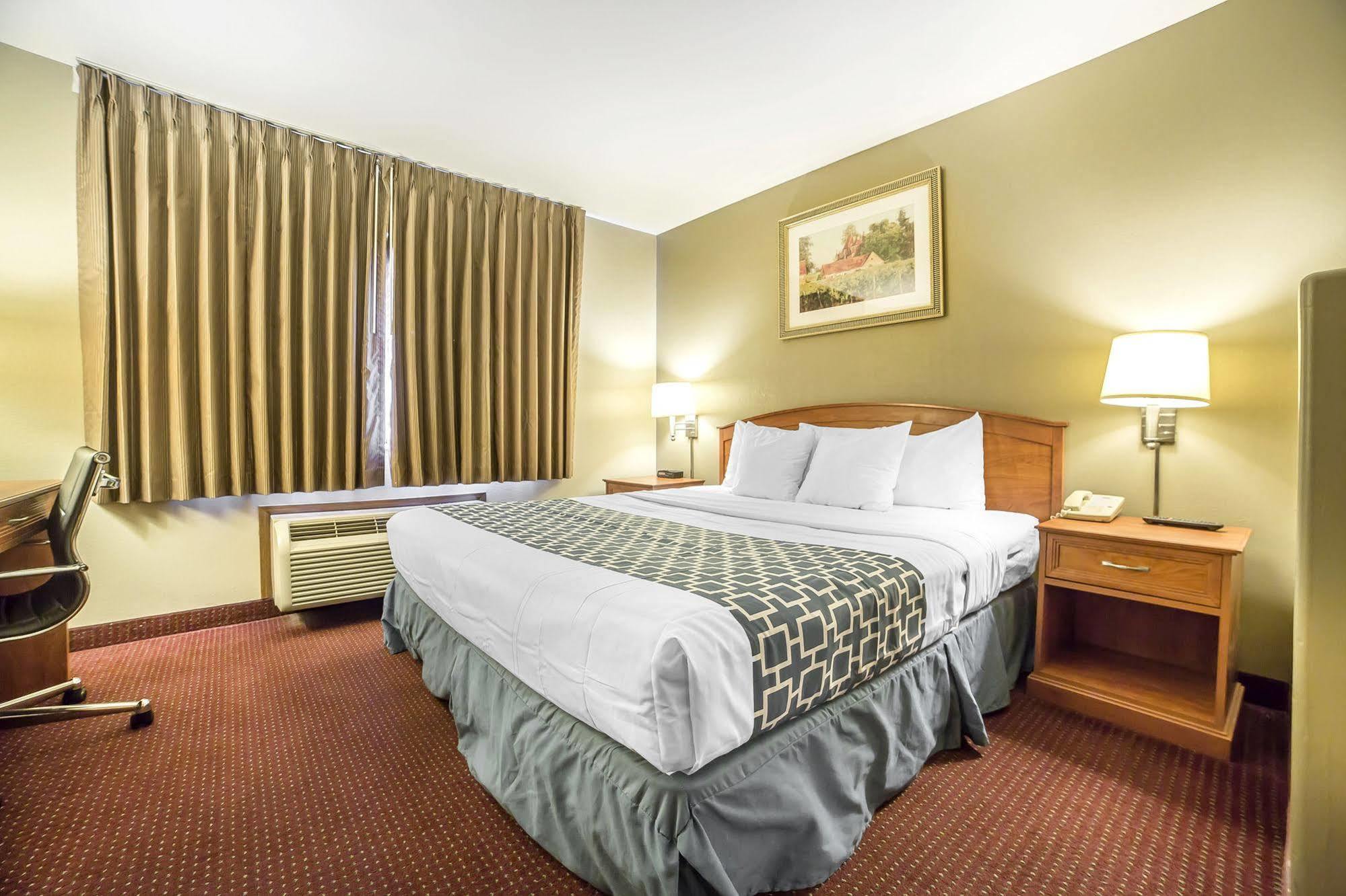 Econo Lodge Inn & Suites Санди Екстериор снимка