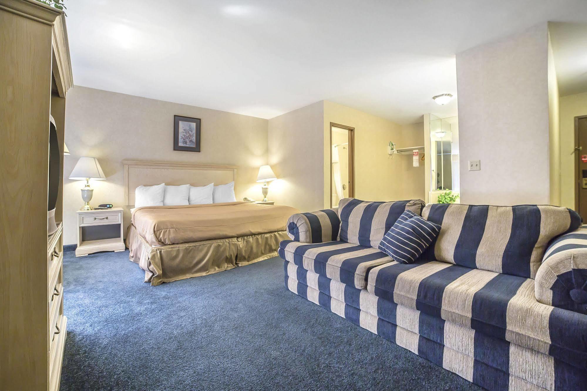 Econo Lodge Inn & Suites Санди Екстериор снимка